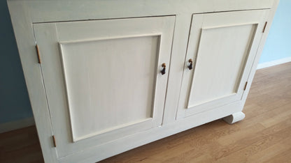 Madia credenza dispensa design provenzale shabby chic vintage in legno bianco avorio con due ante a pannelli