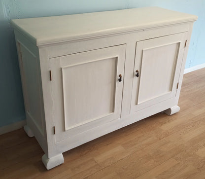 Madia credenza dispensa design provenzale shabby chic in legno bianco avorio con due ante e modanature decorative