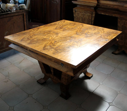 Tavolo art decò quadrato in legno con piano intarsiato realizzato a roma per il ministro bottai nel 1933