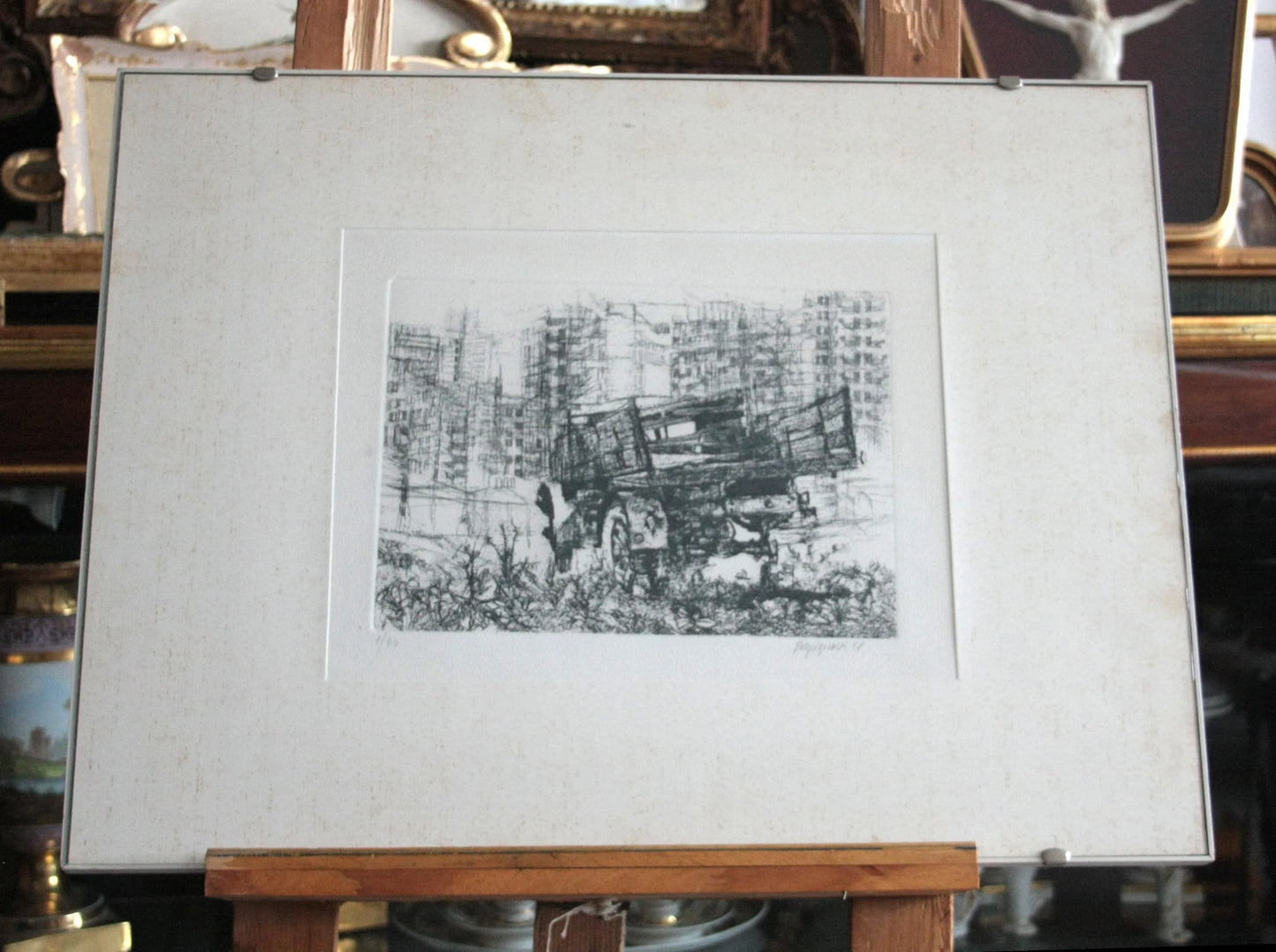 Disegno incorniciato in bianco e nero di un camion in periferia anno 1956 di renzo vespignani dimensioni quadro standard