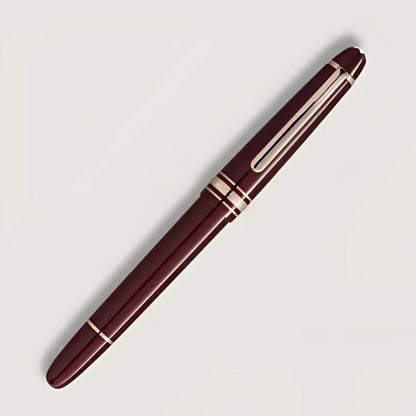 Montblanc stilografica meisterstück bordeaux classica punta m con distintiva finitura oro e dettagli in argento lucido