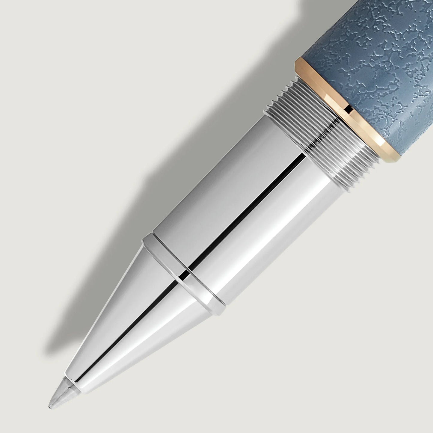 Montblanc rollerball pen edizione limitata homage a johann wolfgang von goethe con impugnatura blu e dettagli oro