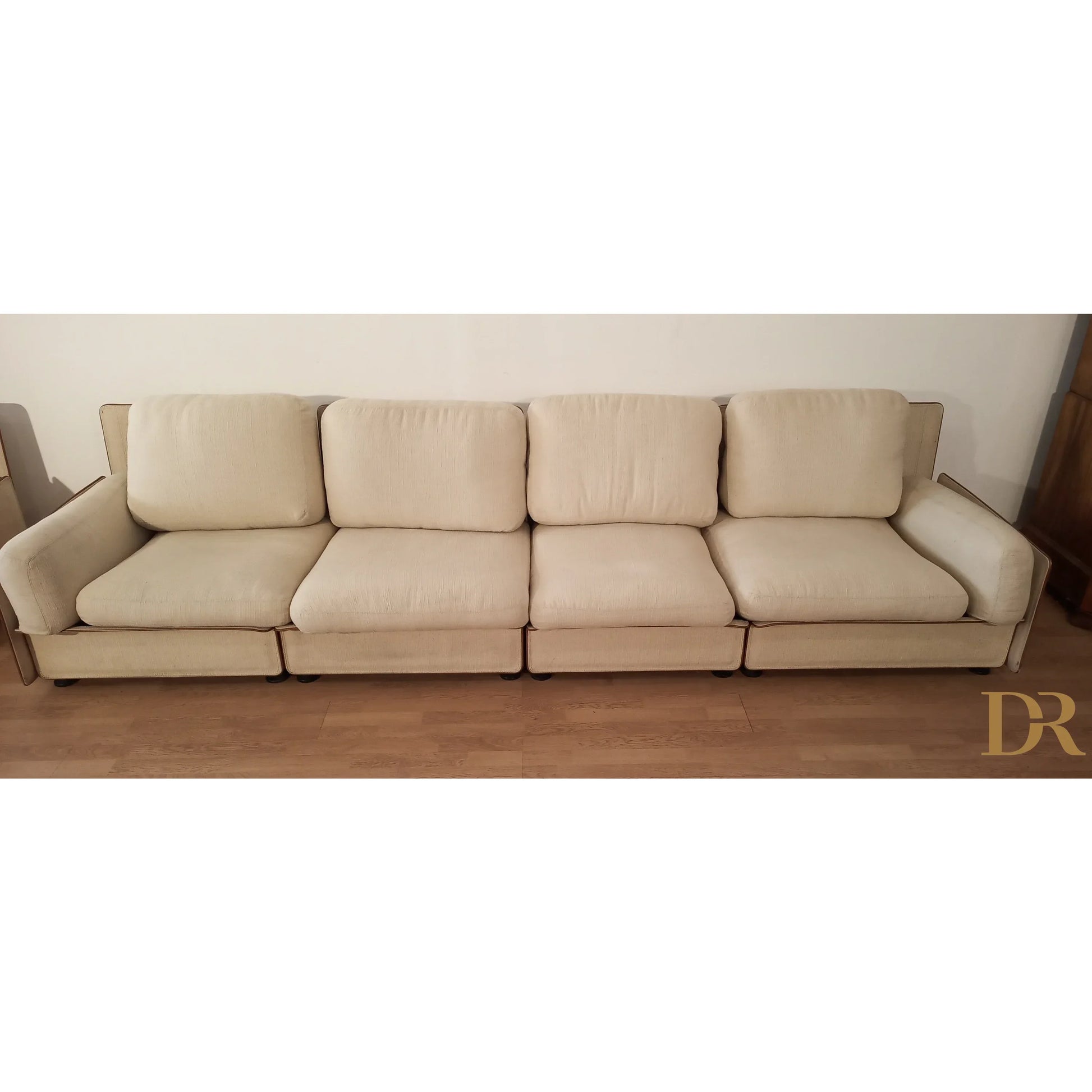 Divano modulare riccardo arbizzoni modello redifiori set beige con quattro cuscini e rivestimento in tessuto zanotta 1978