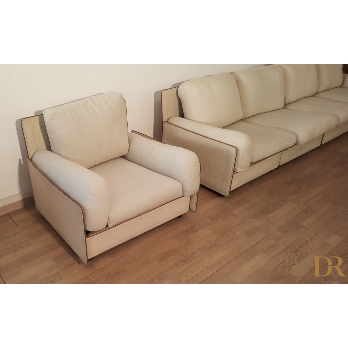 Divano modulare cream color modello redifiori set con rivestimento in tessuto di riccardo arbizzoni per zanotta 1978