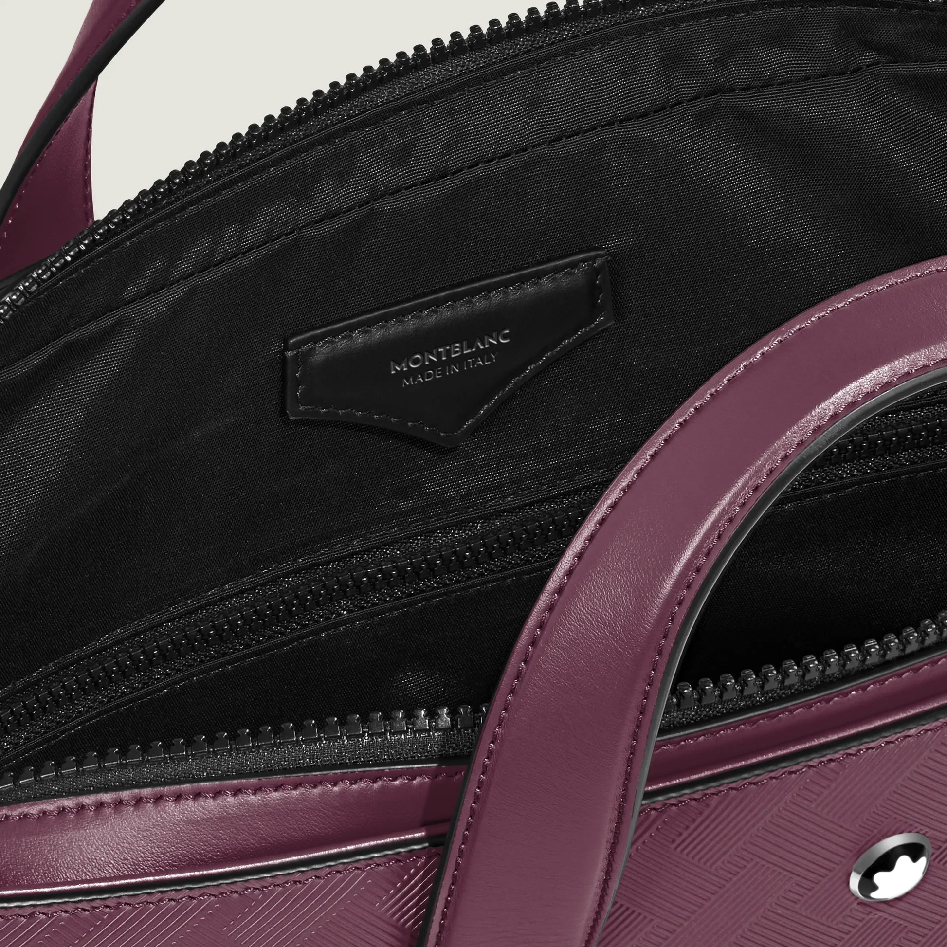 Montblanc portadocumenti sottile extreme 3.0 cassis in pelle viola con zip nera e interno elegante per professionisti urbani