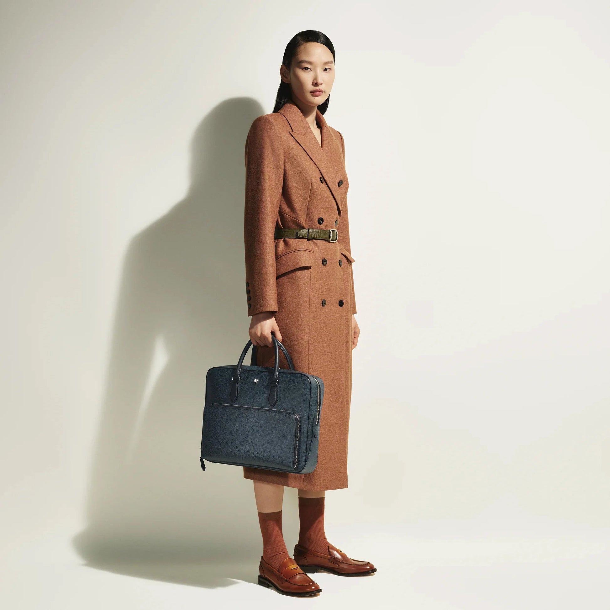 Montblanc borsa portadocumenti media in tweed blu con elegante cartella presenta capiente scomparto principale e manici neri in pelle