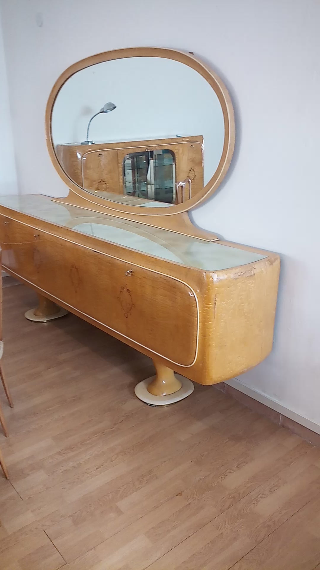 Credenza Mid-Century con specchio ovale e dettagli Art Déco — Vittorio Dassi, Italia, anni '50