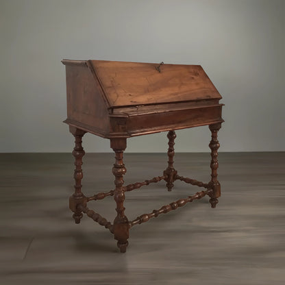 Scrivania a ribalta xviii secolo in legno antico con anta ribaltabile tipica della scrivania ribalta