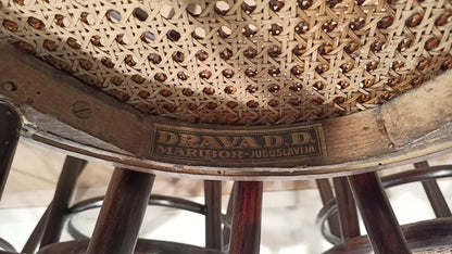 Sedie stile thonet drava set di 5 con seduta in canna intrecciata e marchio Pravada sul telaio in legno