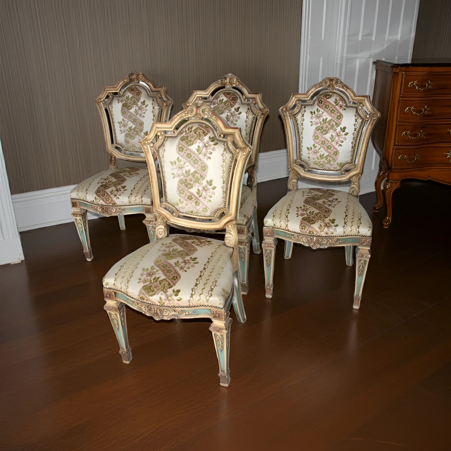 Set di 4 sedie napoleone iii in stile napoleone iii seconda metà ottocento con tessuto floreale ornato