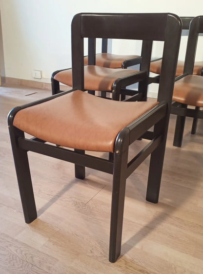 Sedie da pranzo vintage set di 6 con sedie in legno scuro e seduta in pelle color cuoio anni 70