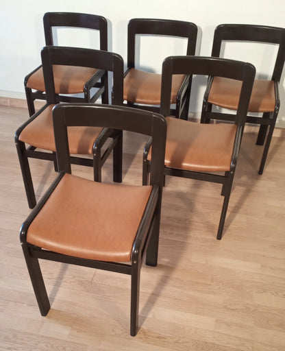 Set di sei sedie da pranzo vintage anni 70 in legno scuro con sedili in pelle marrone tan