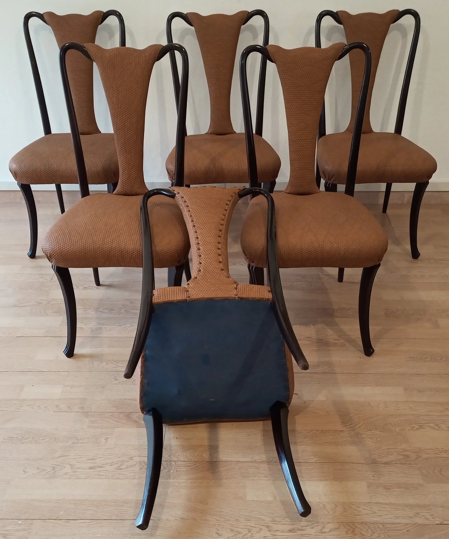 Set di sei sedie pranzo vintage con tappezzeria marrone e struttura nera in palissandro design anni 50 restaurate