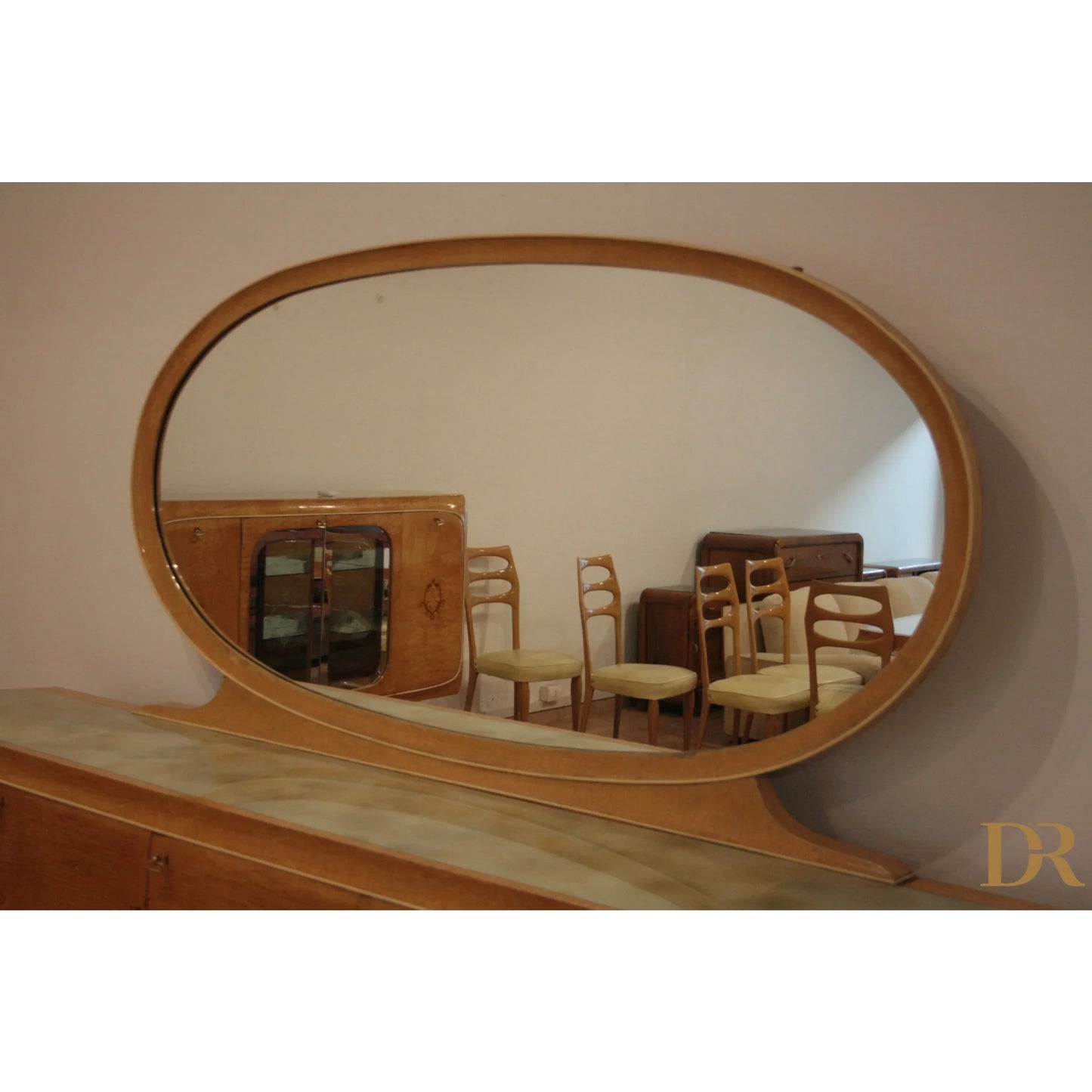 Specchio ovale con cornice in legno per camera da pranzo mid-century moderna di vittorio dassi anni 50 da dario raia antiquariato