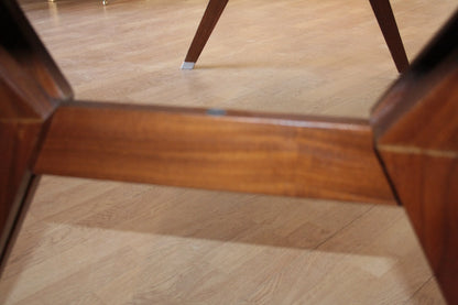 Supporto per gamba in legno del tavolo tolomeo di ico parisi scrivania direzionale modello italia 1958