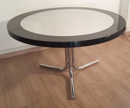 Tavolo da pranzo desco vintage di achille castiglioni per zanotta con piano nero e gambe cromate anni 70
