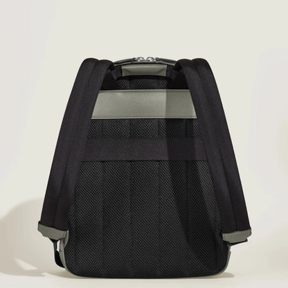 Montblanc zaino medio grigio medio con retro in rete e striscia riflettente grigia stampa saffiano raffinato stile urbano