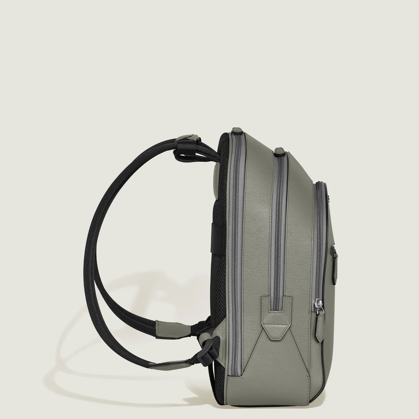 Zaino medio montblanc in pelle grigia grigio medio con stampa saffiano e raffinato stile urbano con fodere nere