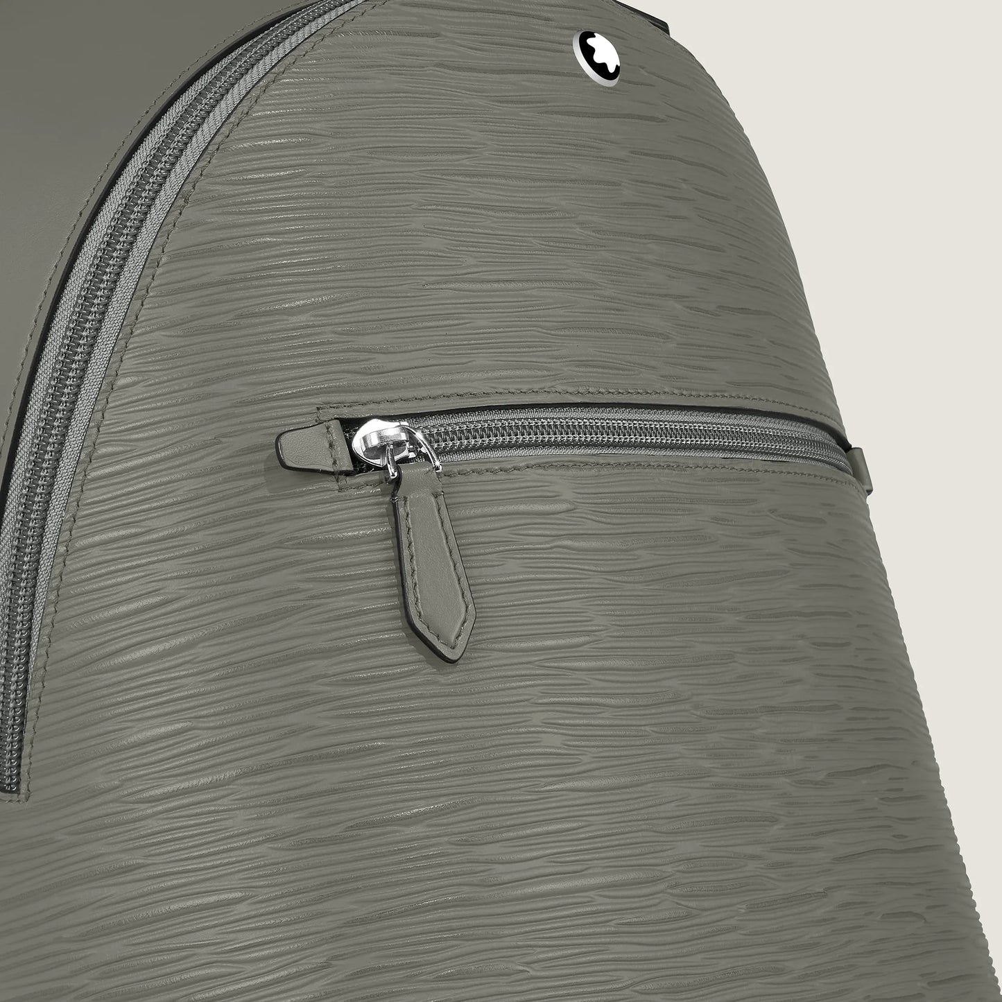 Zaino mini montblanc in pelle grigio medio con cerniera argentata e logo circolare elegante sul davanti